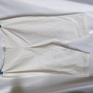 Charter Club White Flat Front Capri Pants, Side zip, stretch
